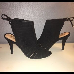 Women’s black heels